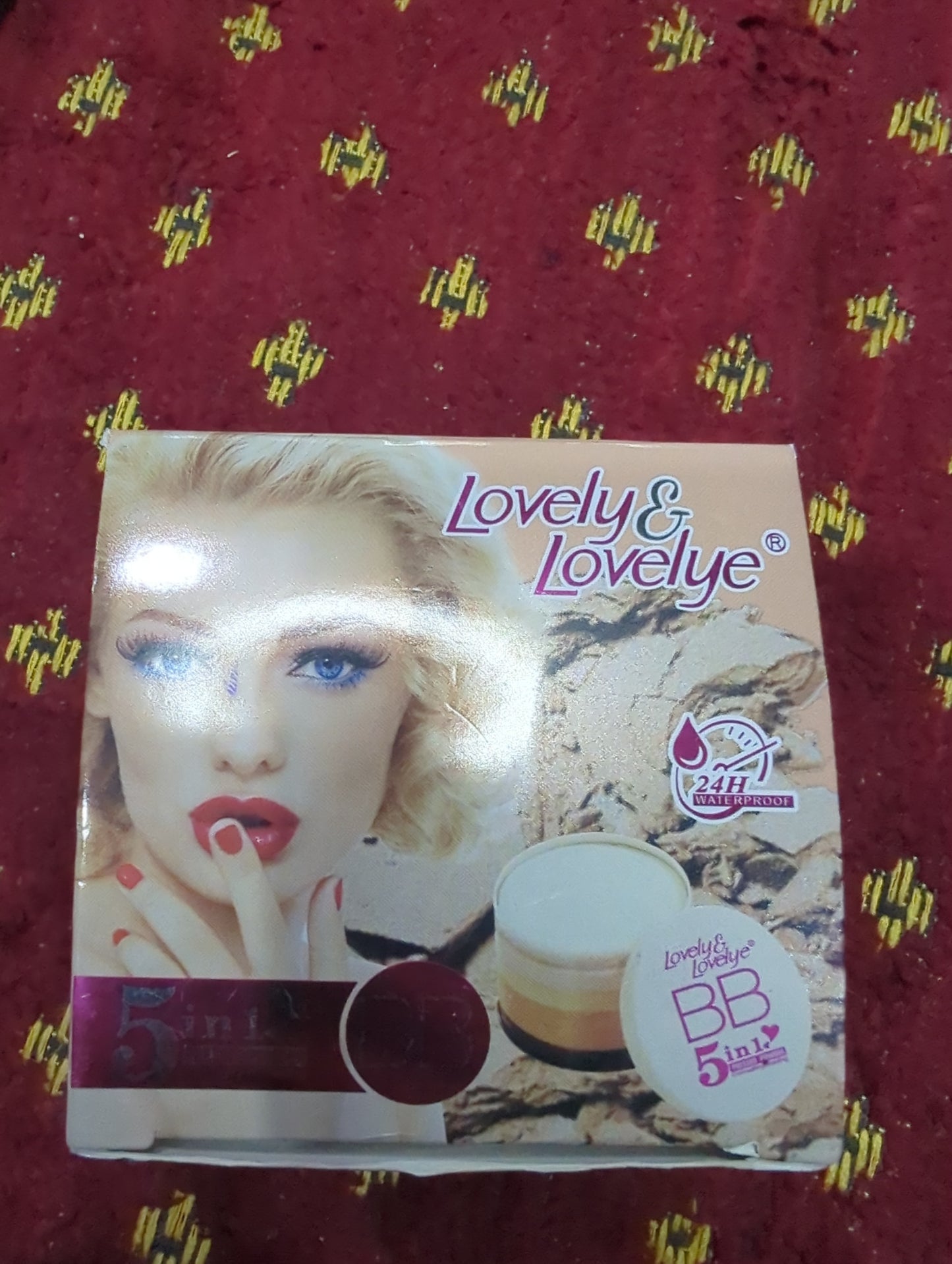 Lovely s lovely 5 in face powder